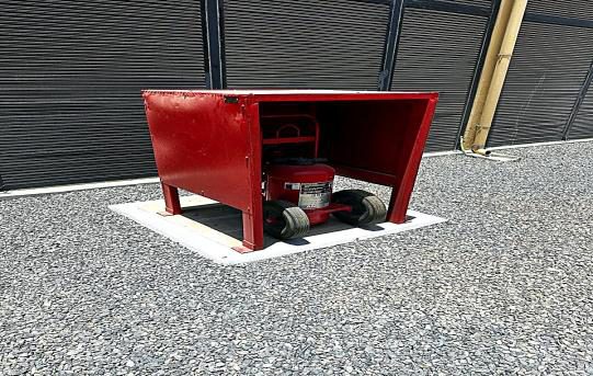 Fire hose reel and extinguisher station